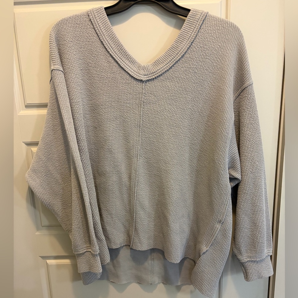 aerie Soft Light Gray V-Neck Waffle Knit Sweater